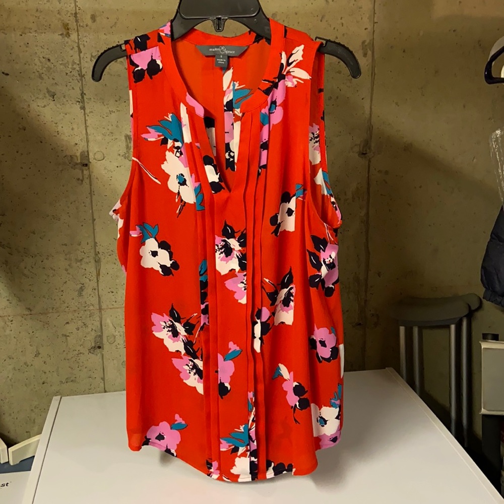 Ladies sleeveless top